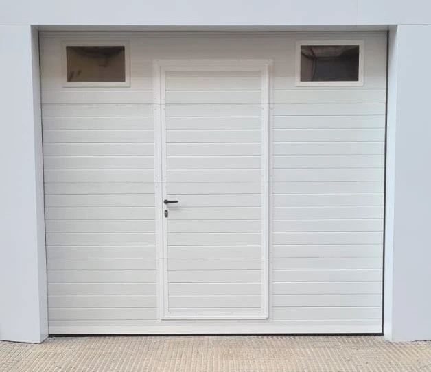 puerta-seccional-con-puerta-peatonal